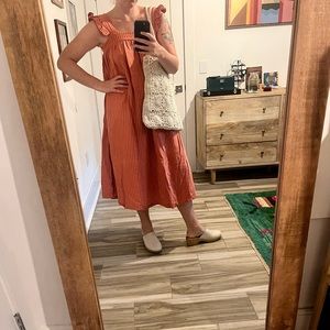 Large faux crochet tote bag in cream with braided straps. EUC